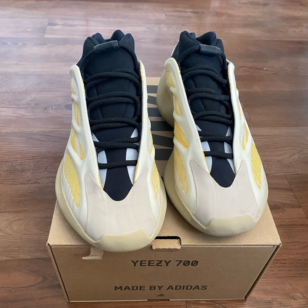 Men’s Yeezy Shoes size 10.5